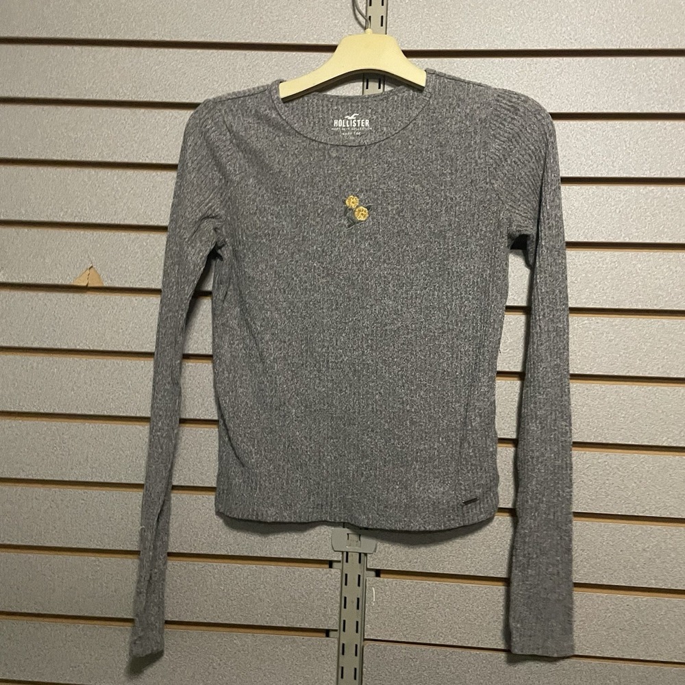 Hollister Must Have Collection Juniors M Long Sleeve Gray Ribbed‎ Baby Tee Shirt
